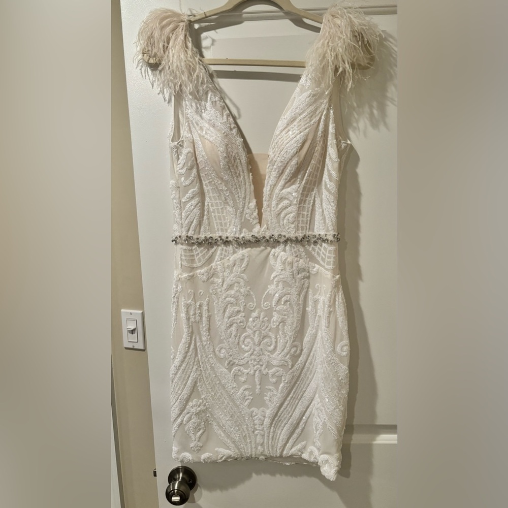 Feather, Sequence Jovani Dress! Only worn 1x. Perfect condition.